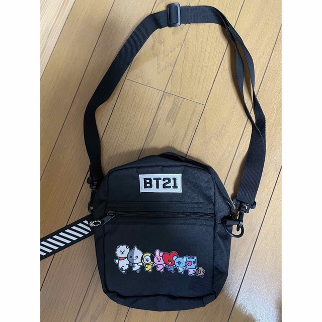 防弾少年団(BTS)(ボウダンショウネンダン)のBT21ショルダーバッグ レディースのバッグ(ショルダーバッグ)の商品写真