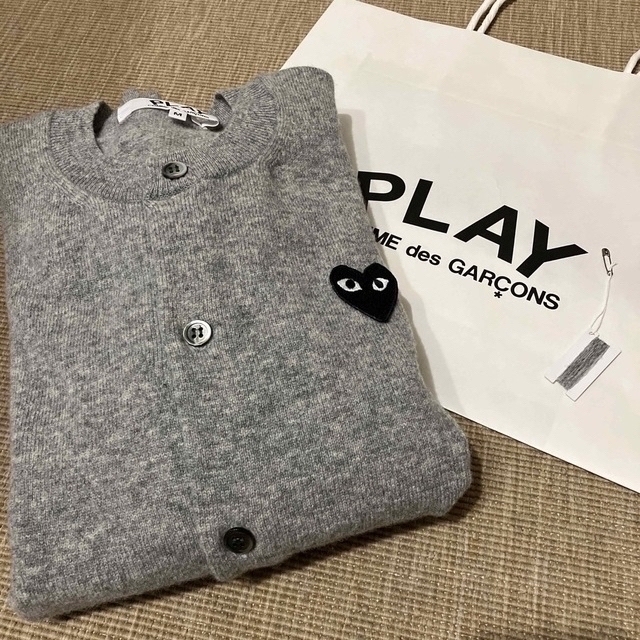 COMME des GARCONS(コムデギャルソン)の新品　プレイコムデギャルソン　カーディガン レディースのトップス(カーディガン)の商品写真