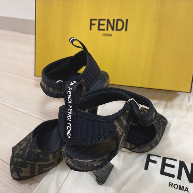 ✿美品‼️FENDI FFロゴサンダル