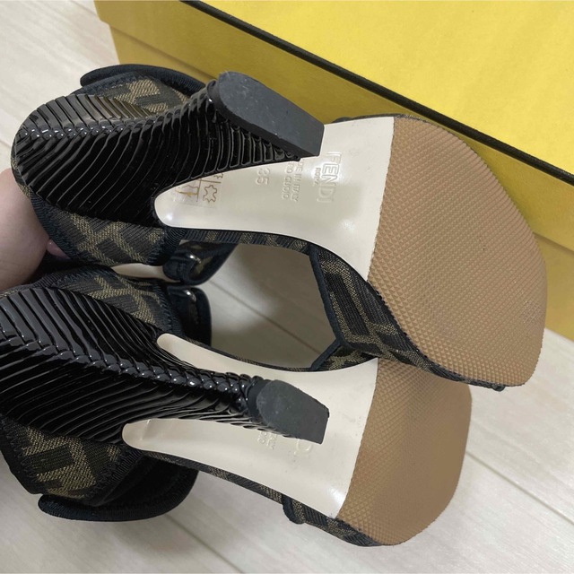 FENDI - ✿美品‼️FENDI FFロゴサンダルの通販 by ✿ym✿引越し前