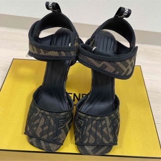 ✿美品‼️FENDI FFロゴサンダル