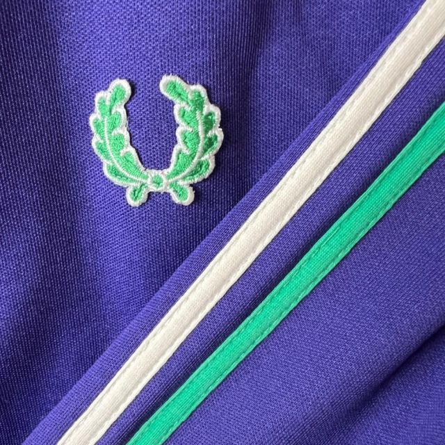 FRED PERRY(フレッドペリー)の【激レア】フレッドペリー ポルトガル製 ジャージ S 紫 パープル 緑 グリーン メンズのトップス(ジャージ)の商品写真