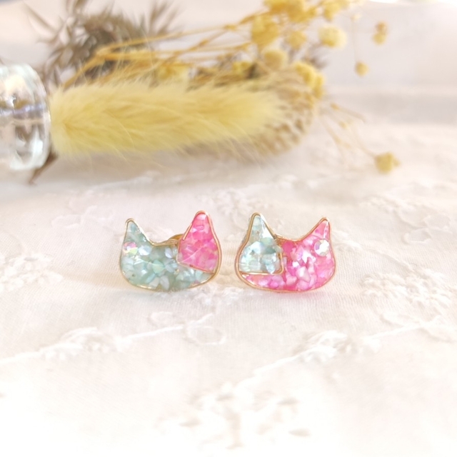 ピアス　猫　レジン ハンドメイドのアクセサリー(ピアス)の商品写真