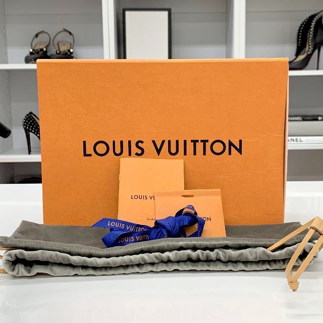 LOUIS VUITTON(ルイヴィトン)の5400 未使用 ヴィトン LV スイートライン ベルベット ファー スリッパ レディースの靴/シューズ(その他)の商品写真