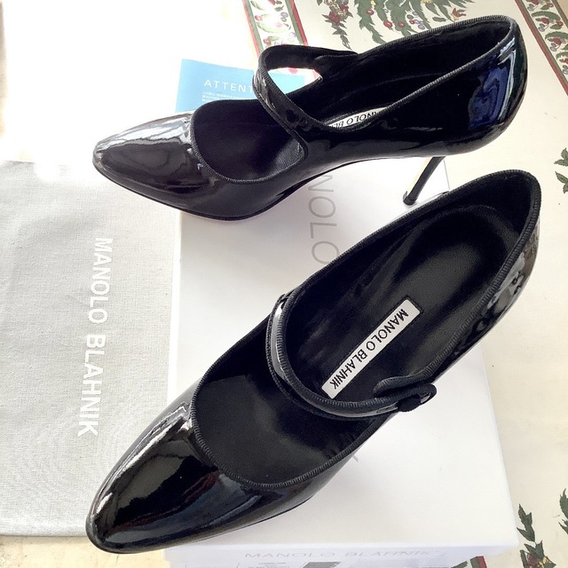 MANOLO BLAHNIK(マノロブラニク)の新品!憧れのマノロブラニク 定番メリージェーン 極上パテントカーフ 22.5㎝ レディースの靴/シューズ(ハイヒール/パンプス)の商品写真