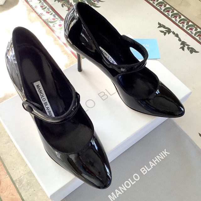 MANOLO BLAHNIK(マノロブラニク)の新品!憧れのマノロブラニク 定番メリージェーン 極上パテントカーフ 22.5㎝ レディースの靴/シューズ(ハイヒール/パンプス)の商品写真