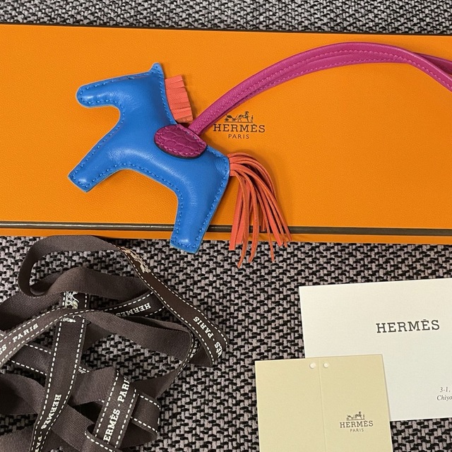 期間限定価額‼️HERMES エルメス ロデオチャームPM ローズメキシコ 単色