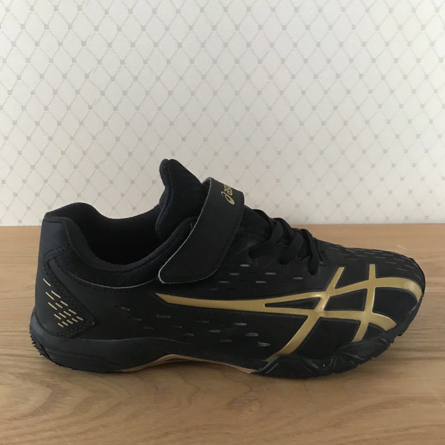 asics(アシックス)のアシックス レーザービーム スニーカー 黒 キッズ ジュニア 子供 靴 22cm キッズ/ベビー/マタニティのキッズ靴/シューズ(15cm~)(スニーカー)の商品写真