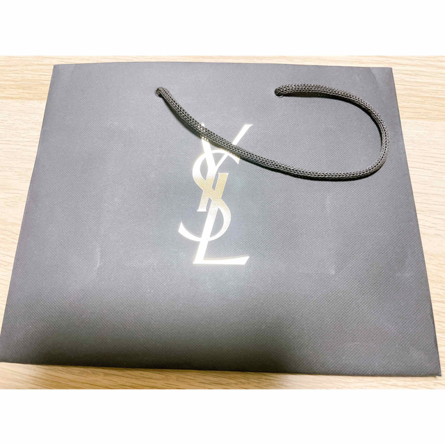 Yves Saint Laurent(イヴサンローラン)のイヴ・サンローランのギフトボックス、箱、ショップ袋 レディースのバッグ(ショップ袋)の商品写真