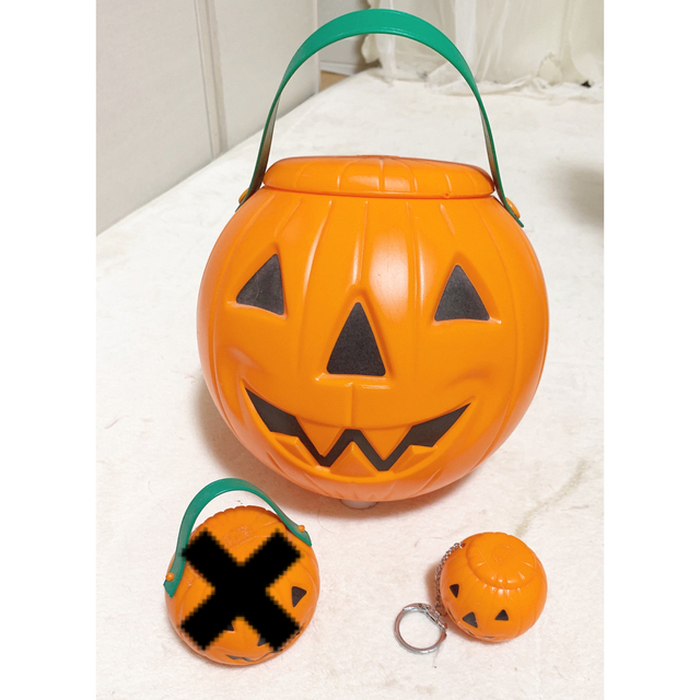 美品・送料込❗️【ハロウィンカボチャ　大小②個セット】 インテリア/住まい/日用品のインテリア小物(小物入れ)の商品写真