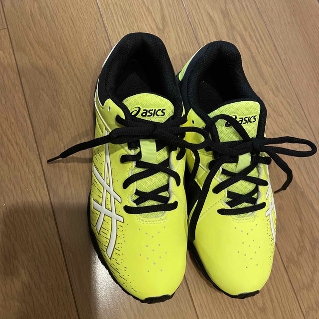 LAZERBEAM（ASICS）(レーザービーム)のレーザービーム　21.5センチ【お値引きしました！】 スポーツ/アウトドアのランニング(シューズ)の商品写真