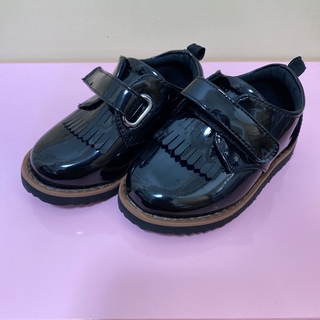 エイチアンドエム(H&M)のH&M 未使用　黒エナメル　ローファー風ベビー靴　キッズ靴(フォーマルシューズ)