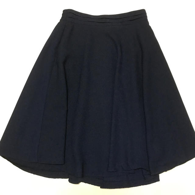 KBF(ケービーエフ)のフレアスカート ネイビー レディースのスカート(ひざ丈スカート)の商品写真