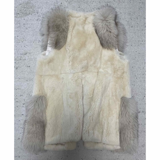 新品未使用ミンクレッキスファーベストRexFox レディースのジャケット/アウター(毛皮/ファーコート)の商品写真