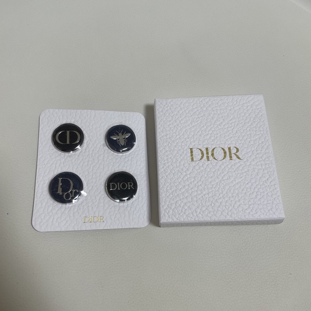 Dior(ディオール)のDIOR ディオール ピンバッジ(非売品) エンタメ/ホビーのアニメグッズ(バッジ/ピンバッジ)の商品写真