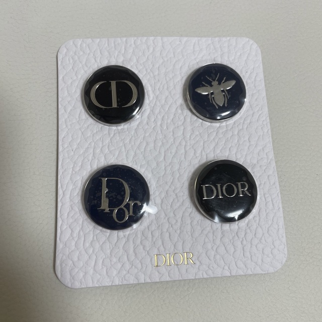 Dior(ディオール)のDIOR ディオール ピンバッジ(非売品) エンタメ/ホビーのアニメグッズ(バッジ/ピンバッジ)の商品写真