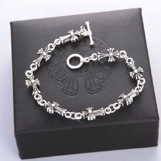 定番人気デザインで芸能人多数着用モデル　シルバークロス　ブレスレット！ ！(ブレスレット/バングル)