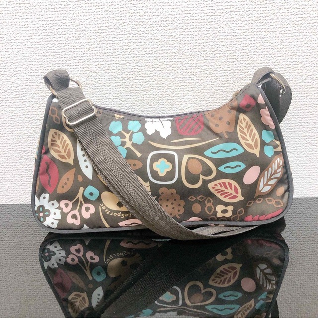 LeSportsac(レスポートサック)のLeSportsac(レスポートサック) ショルダーバッグ ブラウン ポーチ レディースのバッグ(ショルダーバッグ)の商品写真