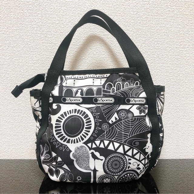 LeSportsac(レスポートサック)のLeSportsac(レスポートサック) ハンドバッグ ブラック モノクロ レディースのバッグ(ショルダーバッグ)の商品写真