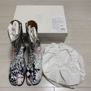 マルタンマルジェラ(Maison Martin Margiela)のMaison Margiela Graffiti Tabi Boots WHT(ブーツ)