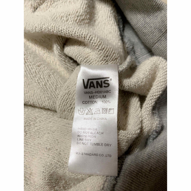 VANS(ヴァンズ)のVANS グレーパーカー　size M レディースのトップス(パーカー)の商品写真