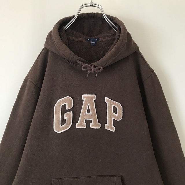 GAP(ギャップ)のGAP★アーチロゴ★アップリケ★ブラウン★スウェットパーカー★身幅63cm★L メンズのトップス(パーカー)の商品写真