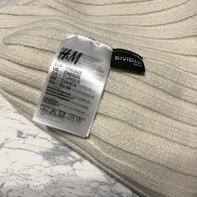 H&M(エイチアンドエム)の未使用　H&M ニット帽　ビーニー　アイボリー メンズの帽子(ニット帽/ビーニー)の商品写真