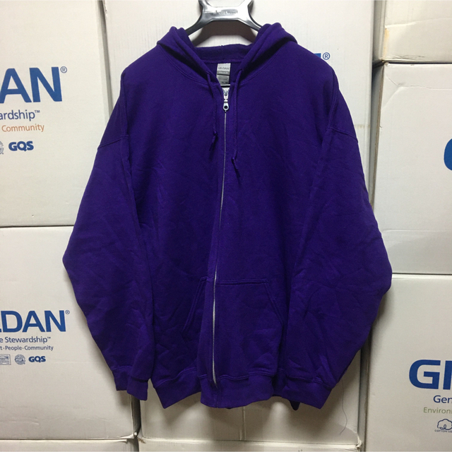 GILDAN(ギルタン)のYuu様専用ギルダンのパーカー★ジップのパープルL★プルオーバーのチャコールL メンズのトップス(パーカー)の商品写真