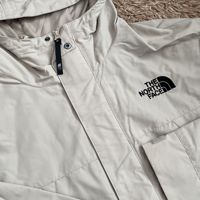 THE NORTH FACE(ザノースフェイス)の試着のみ！THE NORTH FACE ジャケット ベージュ L メンズのジャケット/アウター(マウンテンパーカー)の商品写真