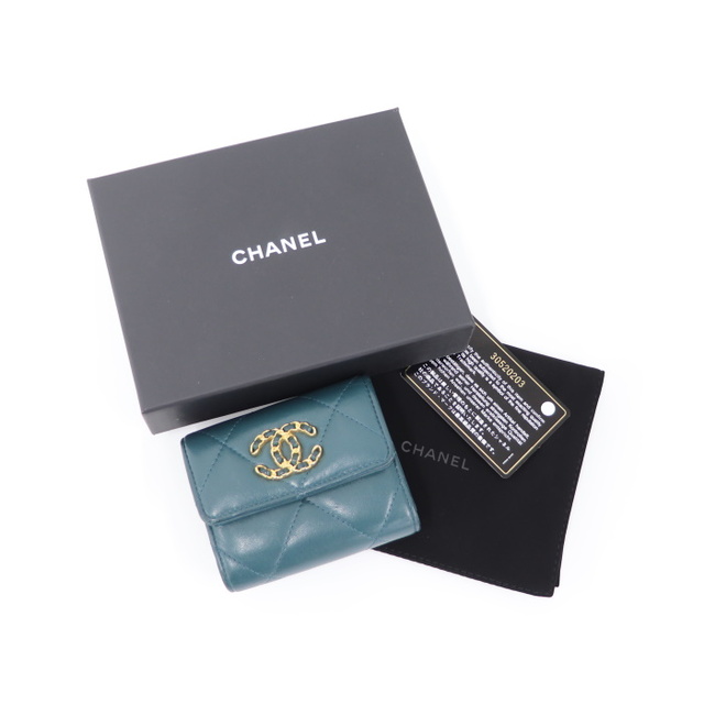 CHANEL(シャネル)のCHANEL 三つ折り財布 スモール フラップ ウォレット マトラッセ レディースのファッション小物(財布)の商品写真