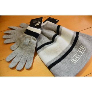 ナイキ(NIKE)の新品未使用タグ付NIKEナイキ☆AIR BEANIE手袋２点セット定価￥3300(帽子)