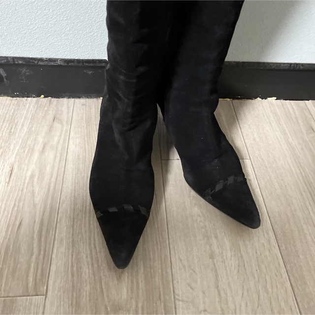 PRADA(プラダ)のヴィンテージ　プラダスウェード　黒リボン　ロングブーツ レディースの靴/シューズ(ブーツ)の商品写真