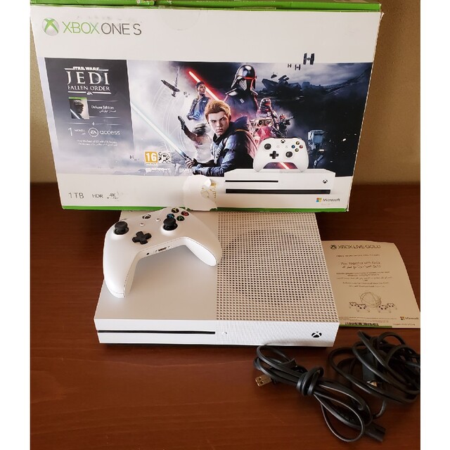 Xbox(エックスボックス)のXBOX ONE S 1TB エンタメ/ホビーのゲームソフト/ゲーム機本体(家庭用ゲーム機本体)の商品写真