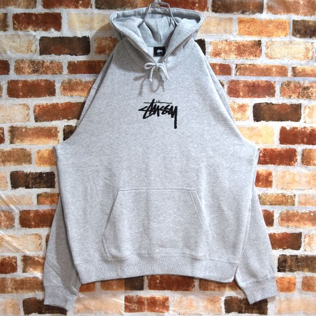 大人気低価 STUSSY 《ステューシー》正規・未使用品 刺繍アーチロゴ ブラック M パーカーの通販 by  スアの古着屋☆プロフ必読｜ステューシーならラクマ