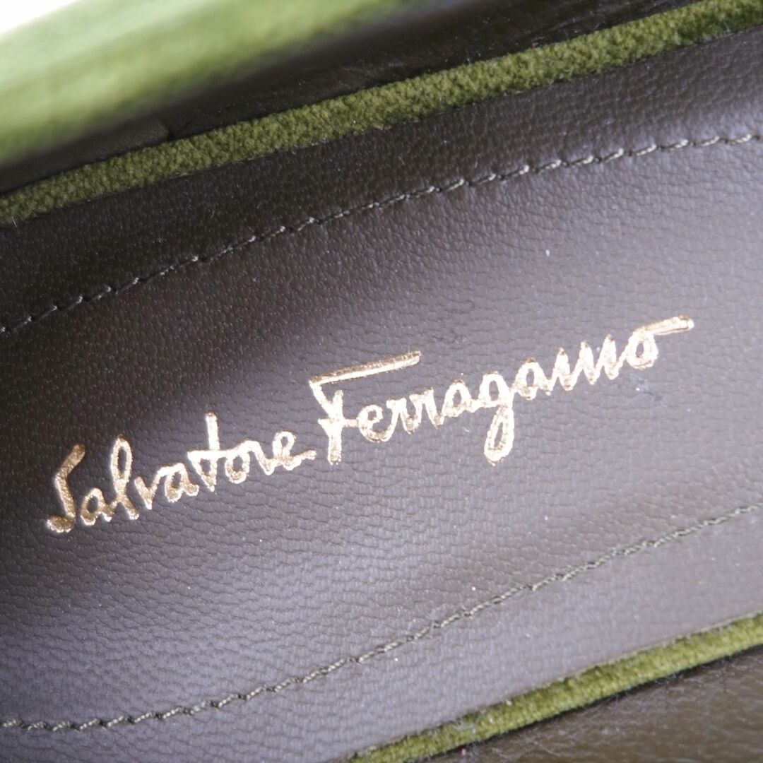 Salvatore Ferragamo(サルヴァトーレフェラガモ)の未使用 サルヴァトーレ フェラガモ Salvatore Ferragamo パンプス ヴァラ ベロア フラット シューズ 靴 レディース イタリア製 5D(22.5cm相当) グリーン レディースの靴/シューズ(ハイヒール/パンプス)の商品写真