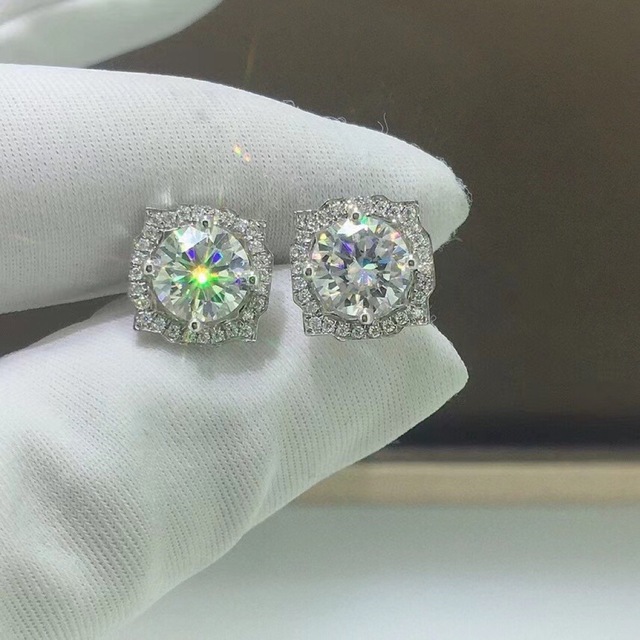 moissanite【newデザイン】輝くモアサナイト  ピアス　K18WG