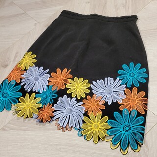 リリーブラウン(Lily Brown)のリリーブラウン　フラワー刺繍スカート(ミニスカート)