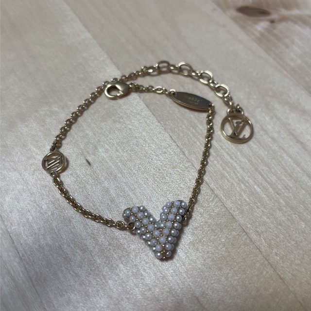 LOUIS VUITTON(ルイヴィトン)のルイヴィトン　ブレスレット　パール レディースのアクセサリー(ブレスレット/バングル)の商品写真