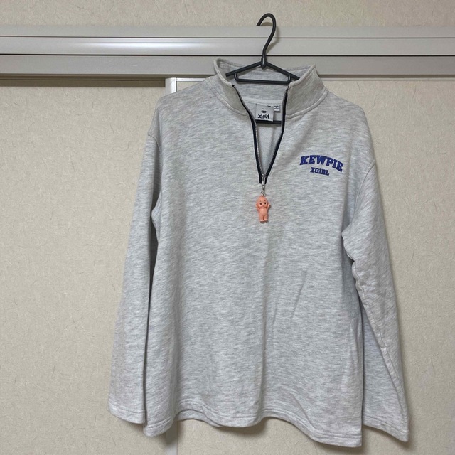 X-girl(エックスガール)のx-girl×OBITSU KEWPIER(R) HALF ZIP SWEAT レディースのトップス(トレーナー/スウェット)の商品写真