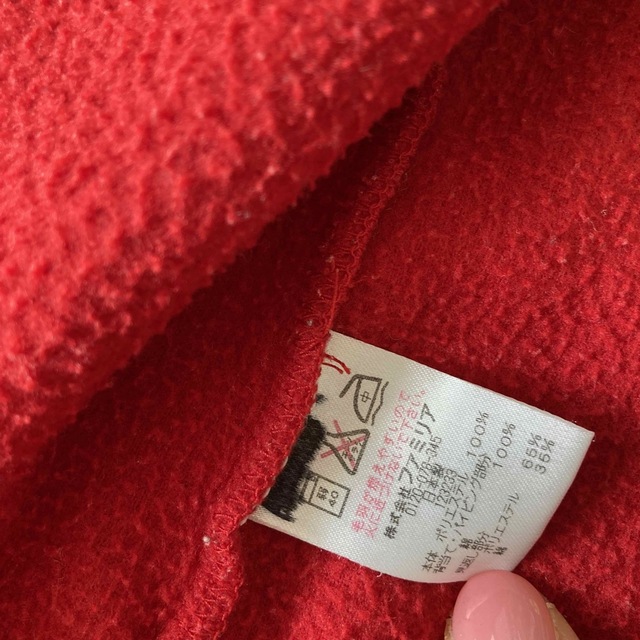 familiar(ファミリア)の【ファミリア70】ベスト　赤色　刺繍 キッズ/ベビー/マタニティのベビー服(~85cm)(カーディガン/ボレロ)の商品写真