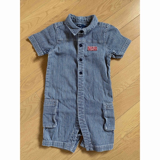 babyGAP(ベビーギャップ)のbabyGAP デニム　ツナギ　半袖ロンパース キッズ/ベビー/マタニティのベビー服(~85cm)(ロンパース)の商品写真