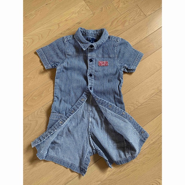 babyGAP(ベビーギャップ)のbabyGAP デニム　ツナギ　半袖ロンパース キッズ/ベビー/マタニティのベビー服(~85cm)(ロンパース)の商品写真