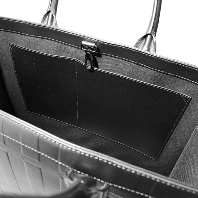 新品 バーバリー BURBERRY トートバッグ エンボスドレザー トートバッグ ブラック
