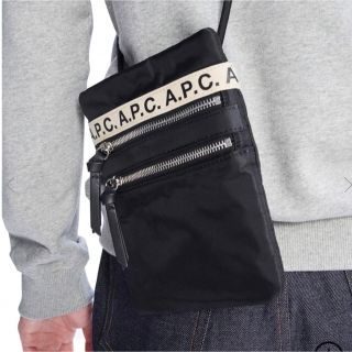 アーペーセー(A.P.C)の【美品】A.P.C. Repeat ネックポーチ(ショルダーバッグ)