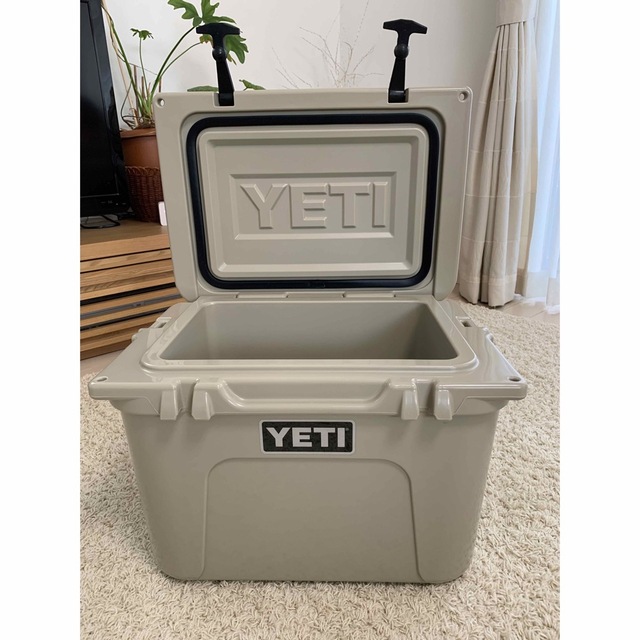 廃盤品 YETI(イエティ)ローディ 20 タン クーラーボックスの通販 by