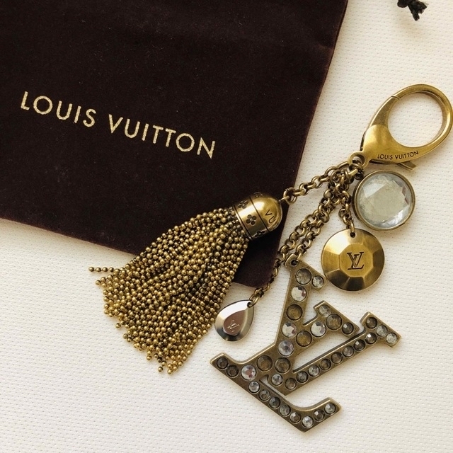 LOUIS VUITTON(ルイヴィトン)のヴィトン【美品】キーホルダー　チャーム　ビジューサック カリプス　M65724 レディースのファッション小物(キーホルダー)の商品写真