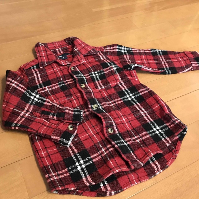 babyGAP(ベビーギャップ)のチェックシャツ　クリスマスカラー キッズ/ベビー/マタニティのキッズ服男の子用(90cm~)(Tシャツ/カットソー)の商品写真