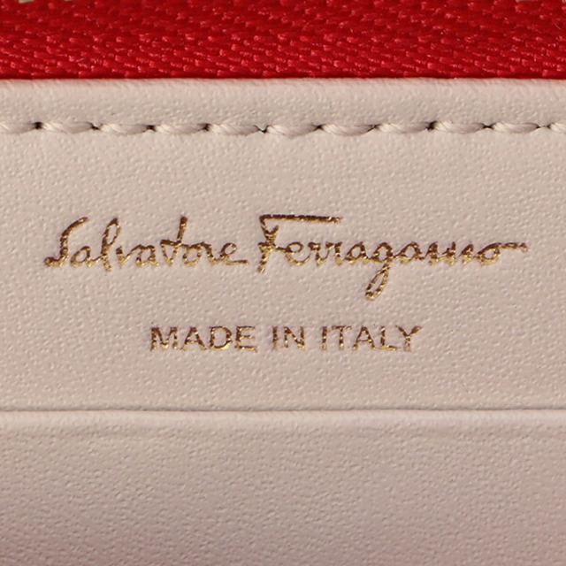 Ferragamo(フェラガモ)の新品 フェラガモ FERRAGAMO 長財布 ジップアラウンドウォレット レッド 赤 レディースのファッション小物(財布)の商品写真