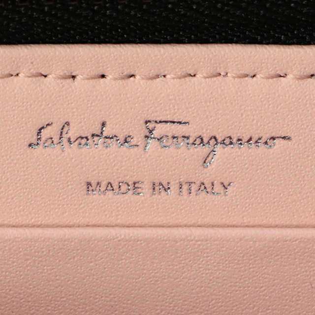 Ferragamo(フェラガモ)の新品 フェラガモ FERRAGAMO 長財布 ジップアラウンドウォレット ブラック 黒 レディースのファッション小物(財布)の商品写真