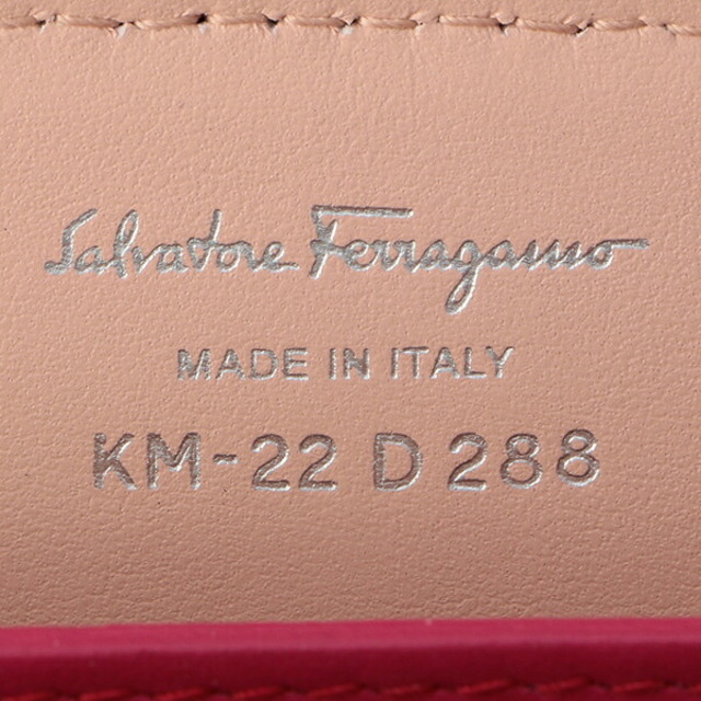 Ferragamo(フェラガモ)の新品 フェラガモ FERRAGAMO カードケース ブランドグッズ ブラック 黒 レディースのファッション小物(名刺入れ/定期入れ)の商品写真